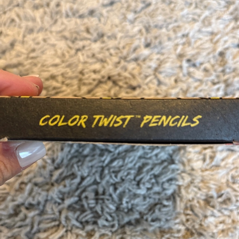 Art Supplies (gel pens and colored pencils) - Picture 10 of 10